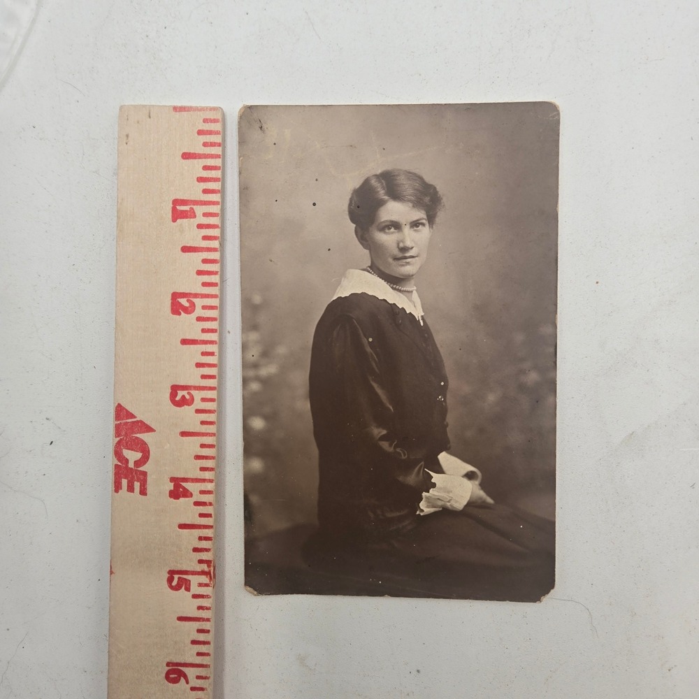 Antique RPPC Philadelphia Studio Portrait Woman Lace Collar Pearl Necklace 1900s